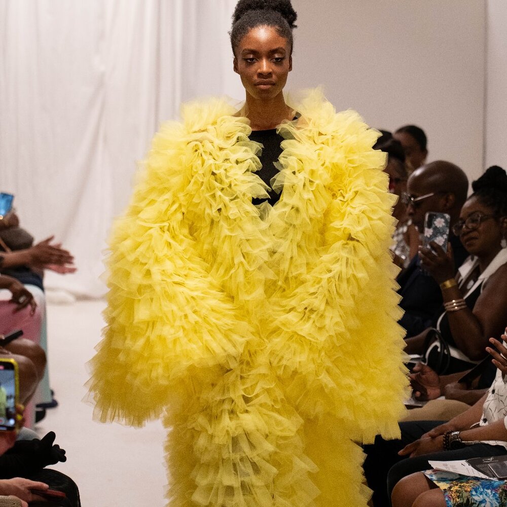 Beautiful fluffy high fashion tulle coat - Picture 4 of 7
